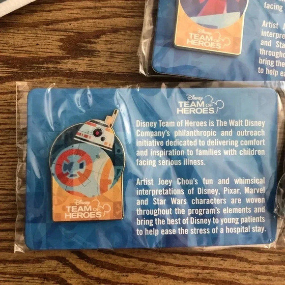 Disney D23 Limited Edition Pins and Reusable Bags - Picture 9 of 11
